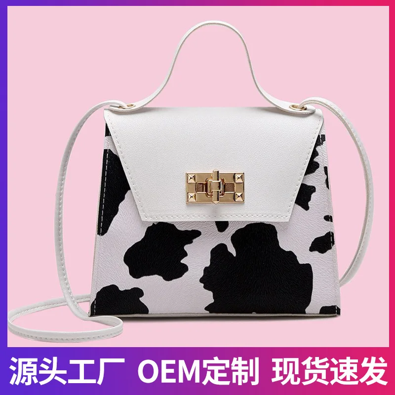 Женская текстурная Сумочка нишевого дизайна, Новинка лета 2022, модная сумка-мессенджер через плечо Ins с коровьим узором, ручная сумка-Келли
Женская текстурная Сумочка нишевого дизайна, Новинка лета 2022, модная сумка-мессенджер через плечо Ins с коровьим узором, ручная сумка-Келли