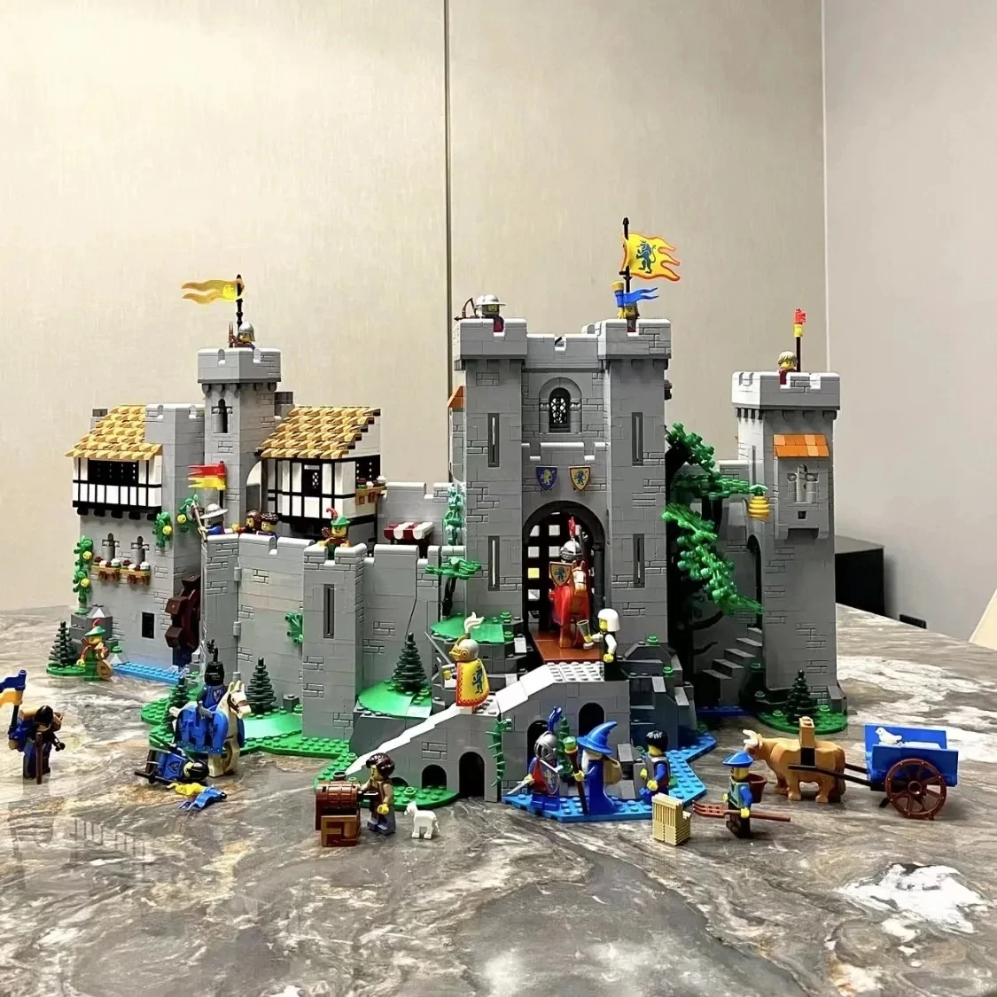 4514pcs Lion King Castle Building Blocks Bricks Compatible 10305 Education Architecture Toys Kids Birthday Gifts Toy
4514pcs Lion King Castle Building Blocks Bricks Compatible 10305 Education Architecture Toys Kids Birthday Gifts Toy