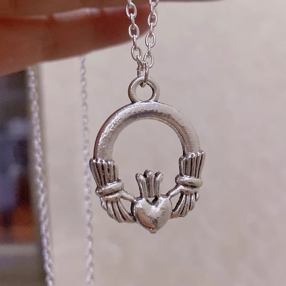 New Products Hot Selling Fashion Trend Jewelry Creative Design Alloy Retro Love Pendant Necklace
New Products Hot Selling Fashion Trend Jewelry Creative Design Alloy Retro Love Pendant Necklace