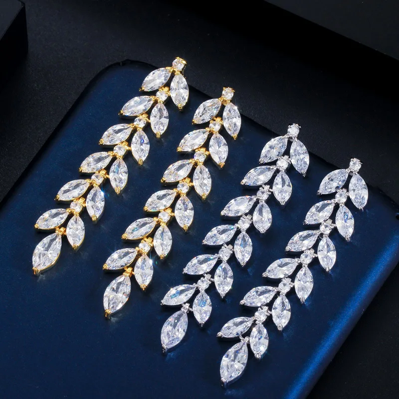 WPB Original Design Olive Leaf Earrings Sparkling High Carbon Diamond Stud Earrings Women Luxury Jewelry Gifts Party Festive
WPB Original Design Olive Leaf Earrings Sparkling High Carbon Diamond Stud Earrings Women Luxury Jewelry Gifts Party Festive