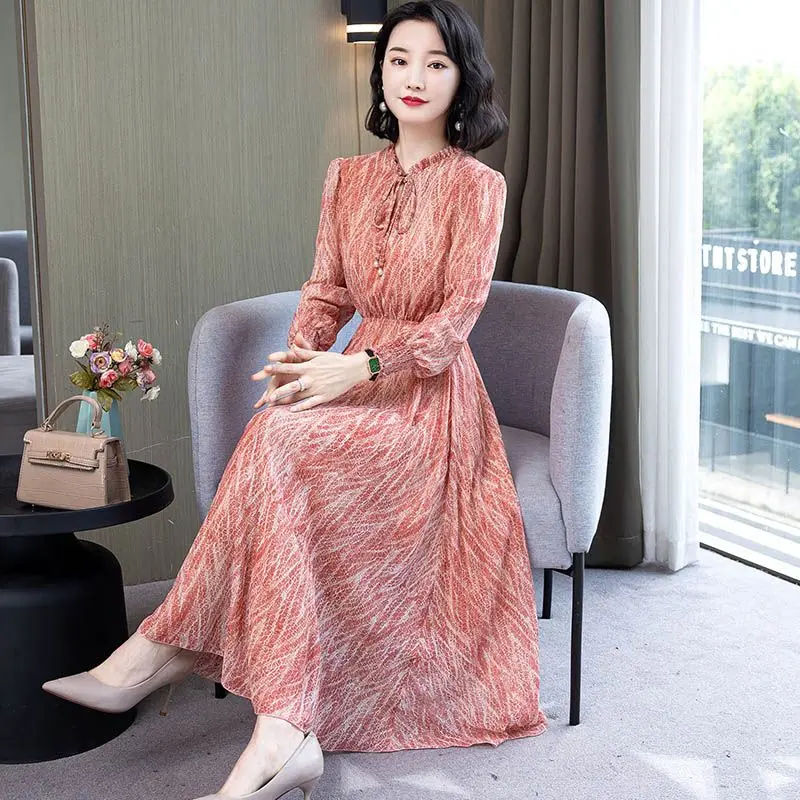 Autumn long-sleeved chiffon dress women 2023 casual long western-style waistband shows long sleeve printed dress female tops
Autumn long-sleeved chiffon dress women 2023 casual long western-style waistband shows long sleeve printed dress female tops