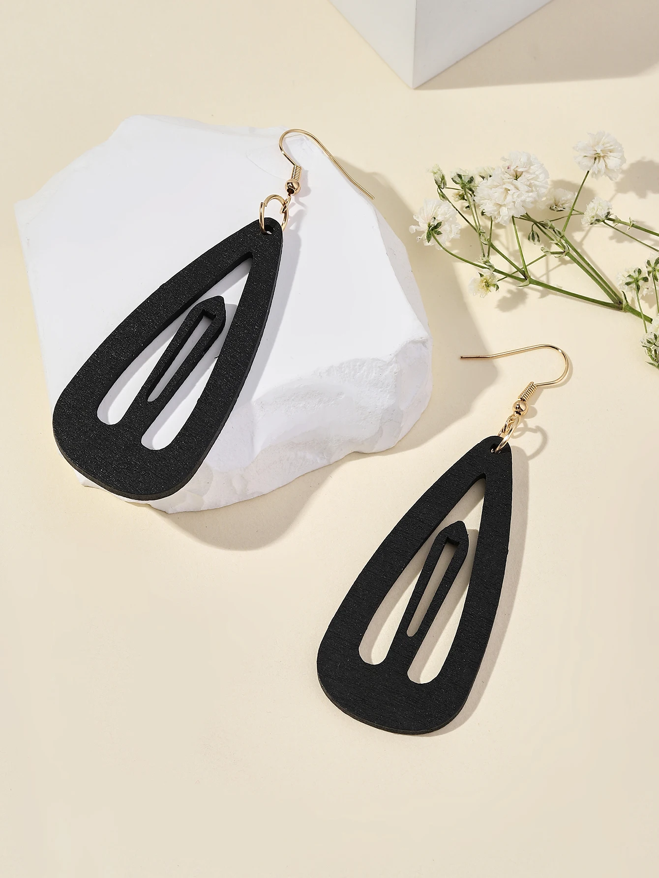 Women Wood Earrings Black Hairpin Shape Design Statement Earrings for Lady Girls Jewelry Accessories Gift 
Women Wood Earrings Black Hairpin Shape Design Statement Earrings for Lady Girls Jewelry Accessories Gift