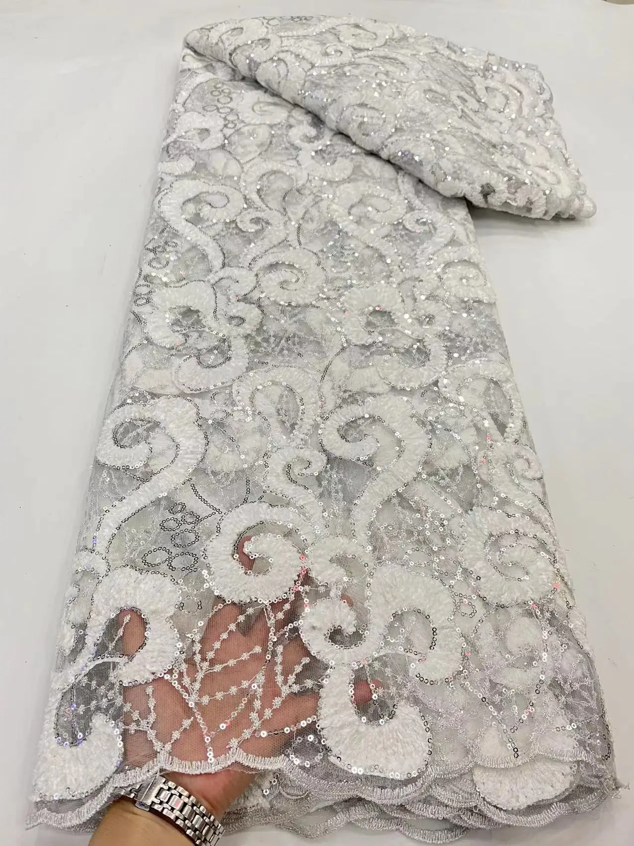 Чистый белый Африканский бархат, кружевная ткань 2022, высокое качество, 5 ярдов, Французская ткань, Нигерия для праздничного платья
Чистый белый Африканский бархат, кружевная ткань 2022, высокое качество, 5 ярдов, Французская ткань, Нигерия для праздничного платья