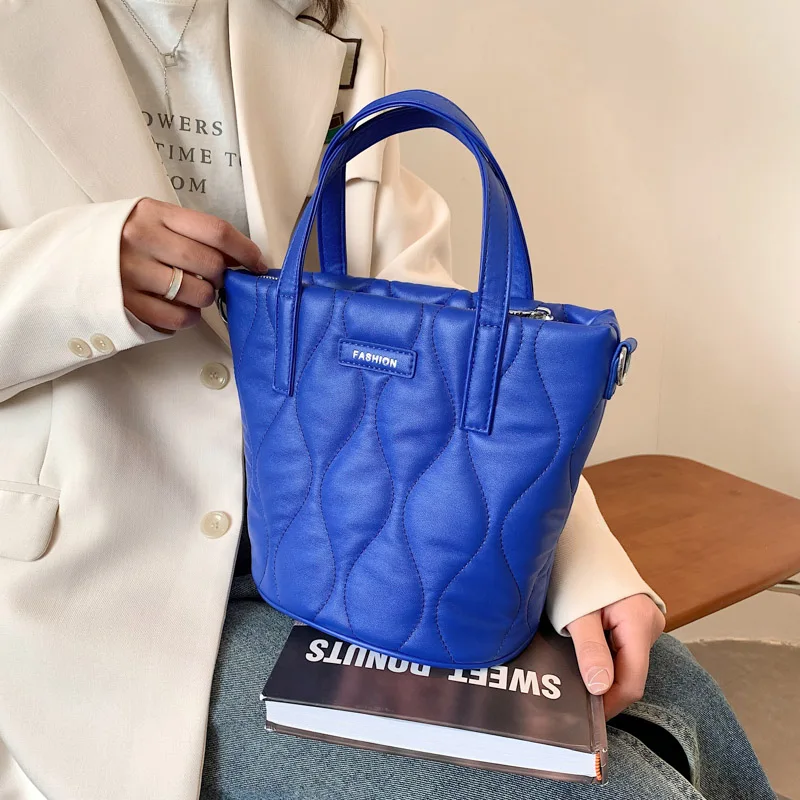 New Bucket Armpit Bag 2022 Summer New High-quality PU Leather Women's Designer Handbags Fashion Brand Shoulder Crossbody Bag
New Bucket Armpit Bag 2022 Summer New High-quality PU Leather Women's Designer Handbags Fashion Brand Shoulder Crossbody Bag