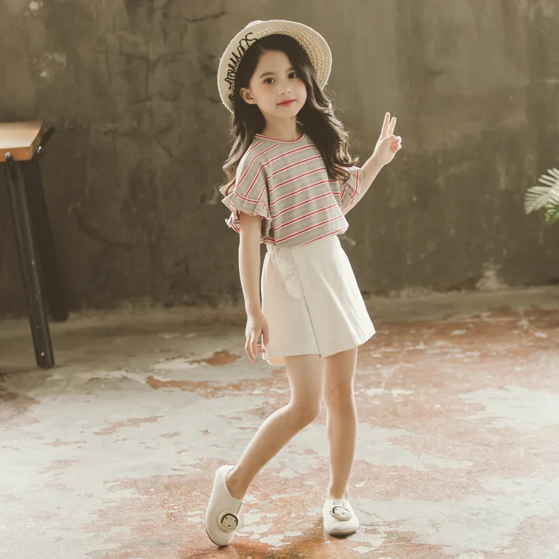 Fashion Girl Clothes Summer Two Piece Set 2023 New Thin Striped Tops and Shorts Lovely and Sweet Medium and Large Children
Fashion Girl Clothes Summer Two Piece Set 2023 New Thin Striped Tops and Shorts Lovely and Sweet Medium and Large Children