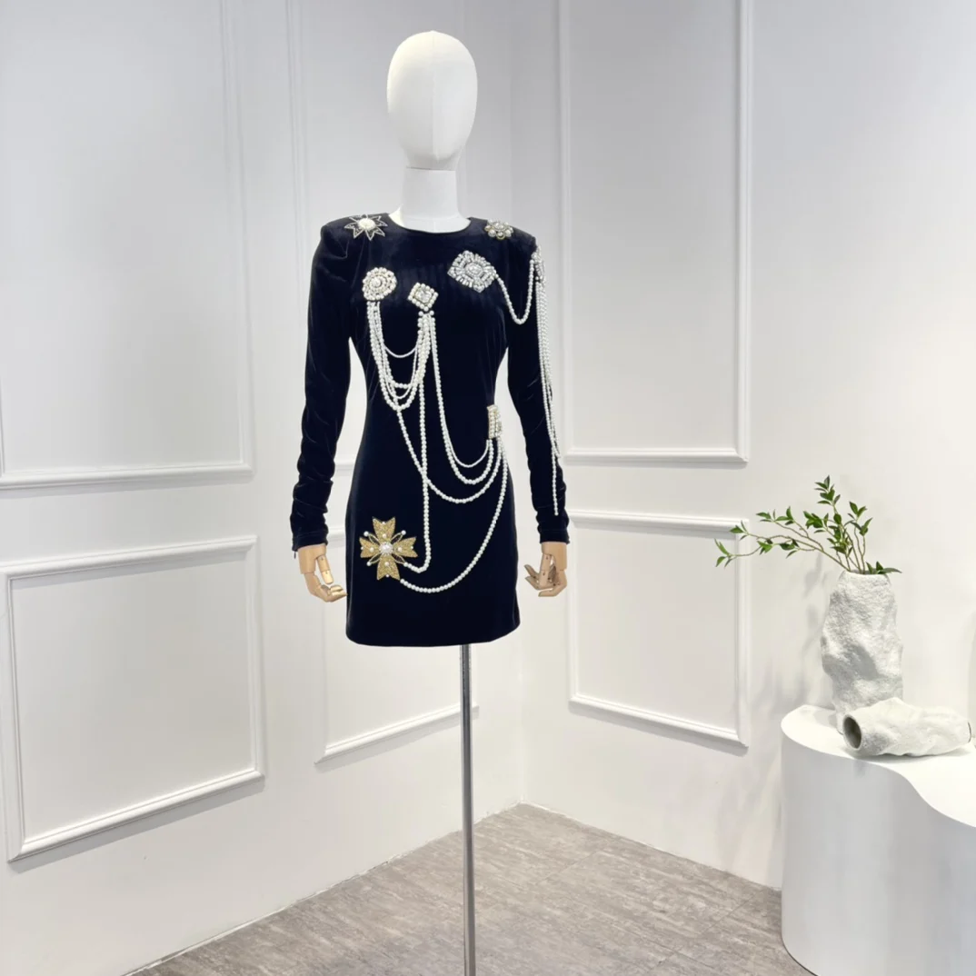 Vintage Black Velvet Dress Women 2022 Autumn New Hot Sale Pearls Beading Appliqued Ladies Elegant Bodycon Mini Clothes
Vintage Black Velvet Dress Women 2022 Autumn New Hot Sale Pearls Beading Appliqued Ladies Elegant Bodycon Mini Clothes