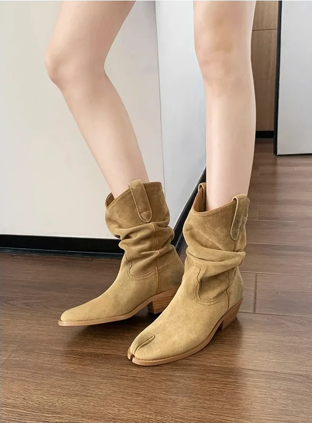 Женские ковбойские сапоги из нубука, на толстом каблуке
Женские ковбойские сапоги из нубука, на толстом каблуке