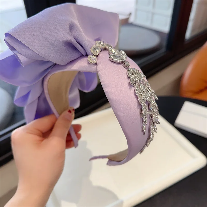 2023 Women 2023 New Rhinestone Hairbands Fashionable Fabric Pleated 3D Light Luxury Headbands
2023 Women 2023 New Rhinestone Hairbands Fashionable Fabric Pleated 3D Light Luxury Headbands