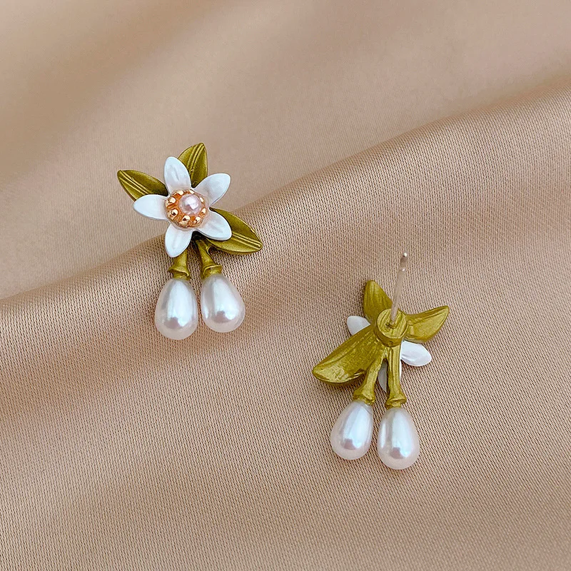 Sweet Flower Pearl Dangle Earring for Women 2022 New Fashion Korean Simple Temperament Leaves Stud Earrings Romantic Jewelry
Sweet Flower Pearl Dangle Earring for Women 2022 New Fashion Korean Simple Temperament Leaves Stud Earrings Romantic Jewelry