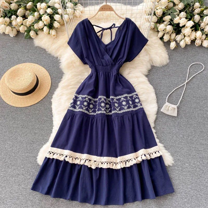 Bohemian Style Retro Embroidery Large Swing Slim Mid-Length V-Neck Dress
Bohemian Style Retro Embroidery Large Swing Slim Mid-Length V-Neck Dress