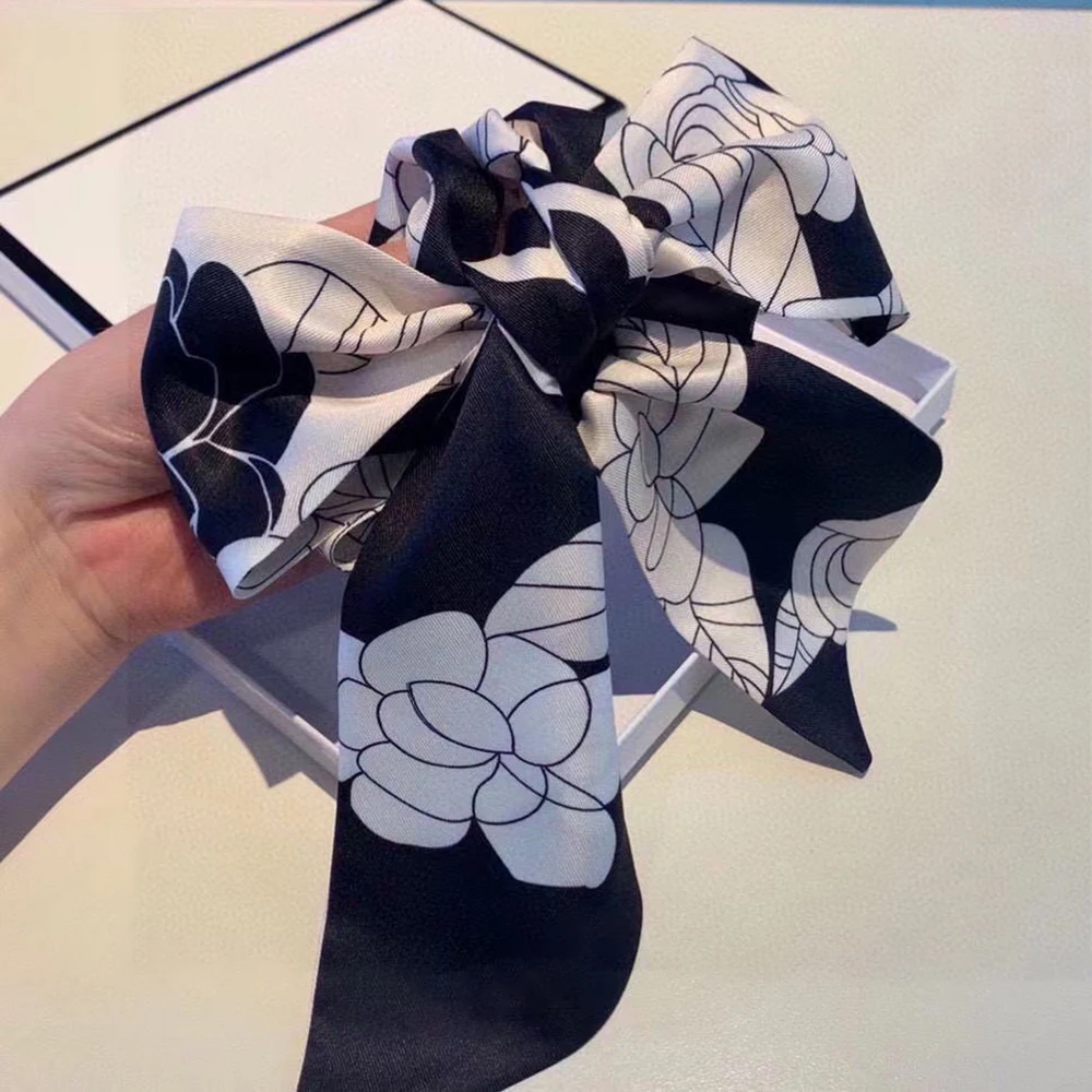 2282 Square Silk Scarf Women Fashion Print Small Neck Scarfs Office Lady Hair Band Foulard Hand Kerchief Female Bandana Shawl
2282 Square Silk Scarf Women Fashion Print Small Neck Scarfs Office Lady Hair Band Foulard Hand Kerchief Female Bandana Shawl