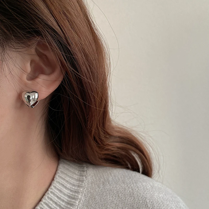 MEETSOFT Trendy 925 Sterling Silver Retro Exaggerated Love Buckle Stud Earrings for Women Cute Fine Jewelry Gift Drop Shipping
MEETSOFT Trendy 925 Sterling Silver Retro Exaggerated Love Buckle Stud Earrings for Women Cute Fine Jewelry Gift Drop Shipping