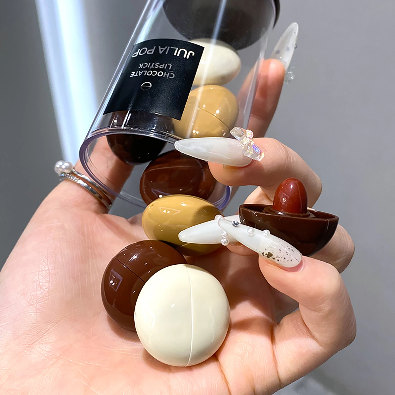 Lovely Chocolates Velvet Lipstick 8-Color Matte Lipstick Set Smooth Waterproof Pigmented Long Lasting Easy to Wear Silky Makeup
Lovely Chocolates Velvet Lipstick 8-Color Matte Lipstick Set Smooth Waterproof Pigmented Long Lasting Easy to Wear Silky Makeup