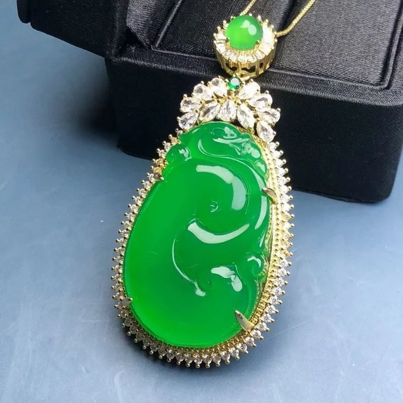 Natural Agate High Ice Green Chalcedony Wishful Pendant Women's Fashion Trend Necklace Pendant
Natural Agate High Ice Green Chalcedony Wishful Pendant Women's Fashion Trend Necklace Pendant