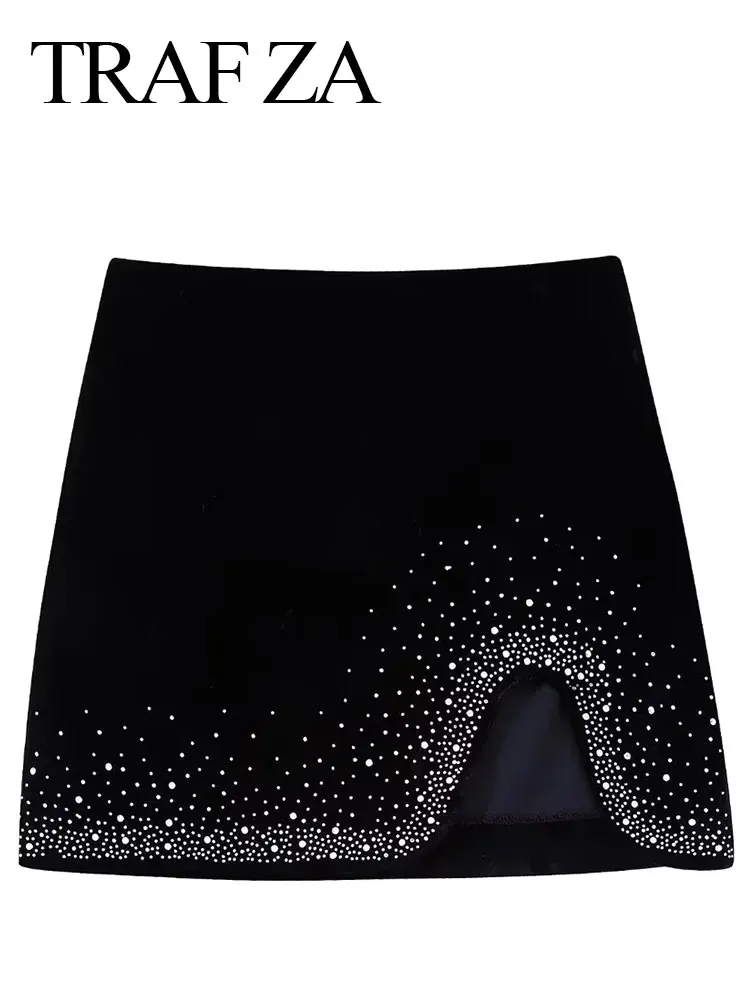 Юбка-мини бархатная с завышенной талией и молнией сбоку
Юбка-мини бархатная с завышенной талией и молнией сбоку