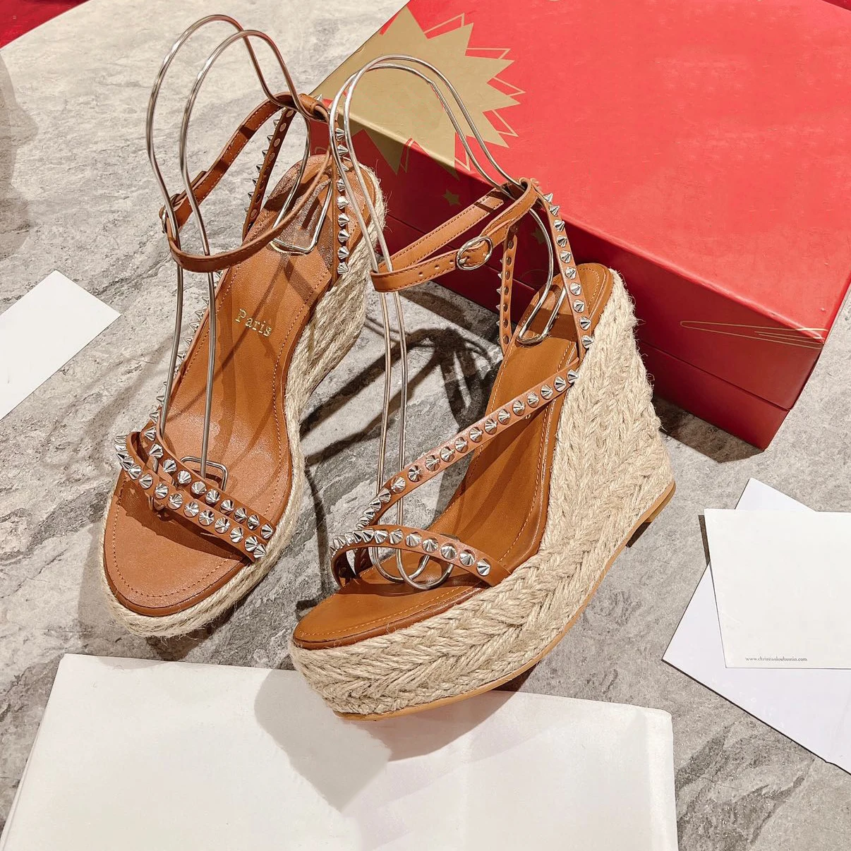 Top Quality Red Sole Womens High Heels 12cm Shoes Luxury Fashion Ladies Braided Sandals Classic Retro Designer High Heel HJ2049
Top Quality Red Sole Womens High Heels 12cm Shoes Luxury Fashion Ladies Braided Sandals Classic Retro Designer High Heel HJ2049