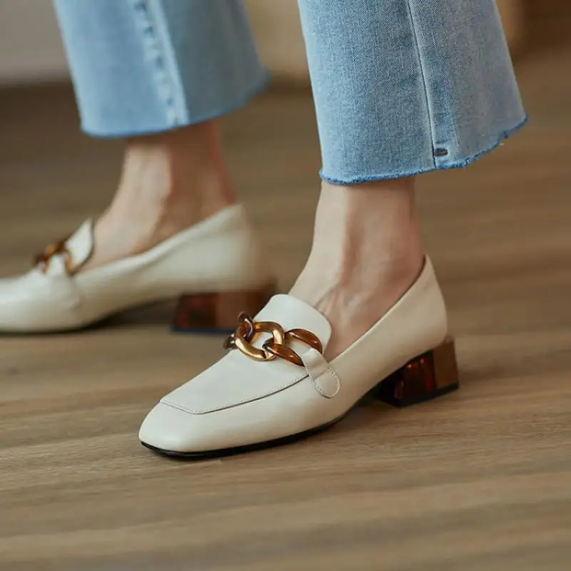 Ladies Square Toe Thick Heel Retro Style High Heels Metal Chain Fashion Women's Shoes Solid Color Comfortable Females High Heels
Ladies Square Toe Thick Heel Retro Style High Heels Metal Chain Fashion Women's Shoes Solid Color Comfortable Females High Heels