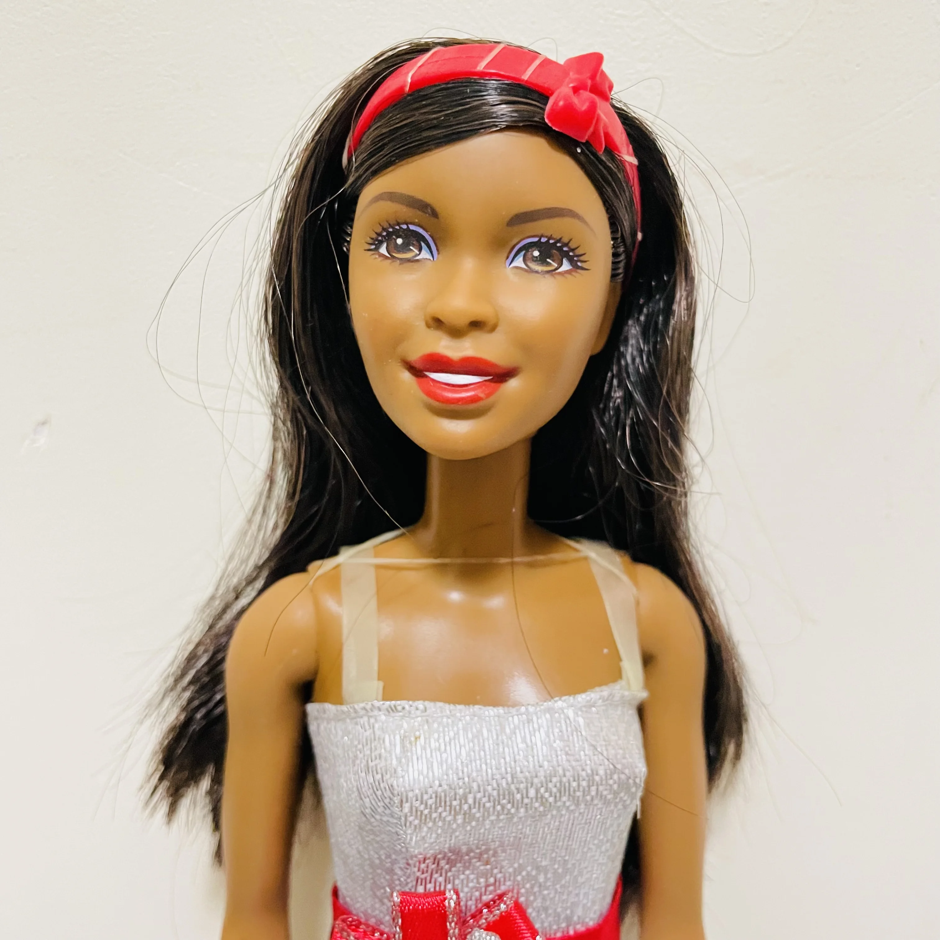 28cm Original dolls Beautiful coffee doll Long black hair Red evening dress 5 Joints Old Doll doll Best Gift
28cm Original dolls Beautiful coffee doll Long black hair Red evening dress 5 Joints Old Doll doll Best Gift