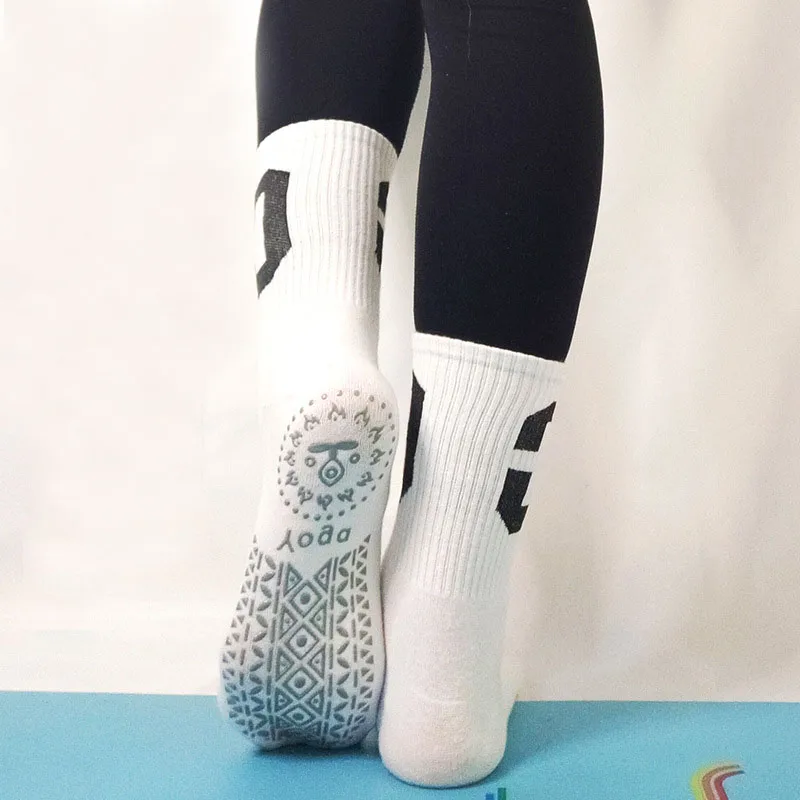 1 Pair Women Yoga Socks Non-Slip Grips Cotton Sock Pilates Pure Barre Ballet Dance Barefoot Workout Mid-tube Sport sock 35-40
1 Pair Women Yoga Socks Non-Slip Grips Cotton Sock Pilates Pure Barre Ballet Dance Barefoot Workout Mid-tube Sport sock 35-40