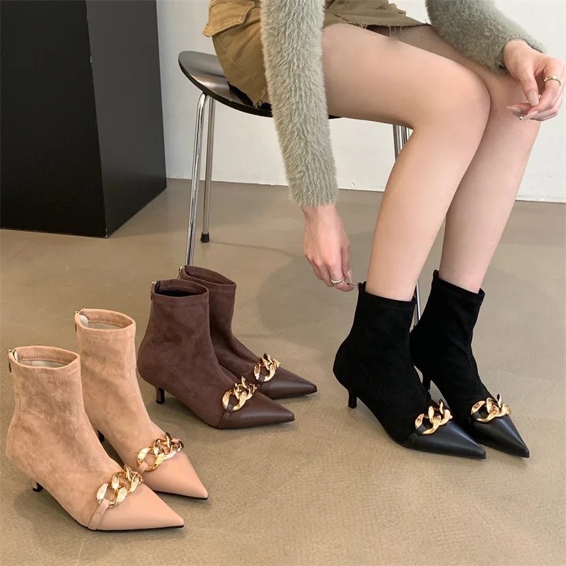 Low Heeled Black Boots Women Pointed Toe Gold Chain Ankle Boots For Ladies Autumn High Heels Casual Female Shoes Botas Femininas
Low Heeled Black Boots Women Pointed Toe Gold Chain Ankle Boots For Ladies Autumn High Heels Casual Female Shoes Botas Femininas