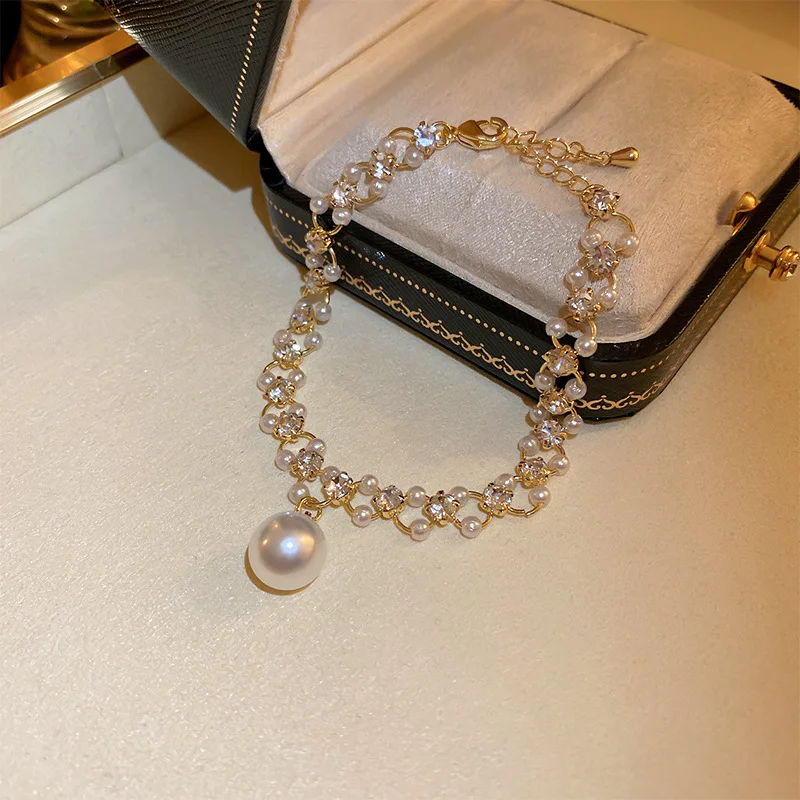 2022 New Real Gold Electroplating Inlaid Zircon Mermaid Pearl Bracelet Female Personality Fashion Shiny Bracelet Wedding Jewelry
2022 New Real Gold Electroplating Inlaid Zircon Mermaid Pearl Bracelet Female Personality Fashion Shiny Bracelet Wedding Jewelry