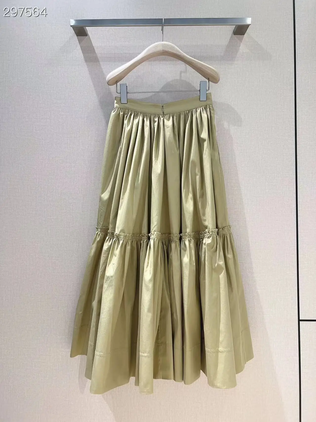 Fyion Runway Fashion Women Midi Skirt 2022 Summer Solid Ruffles Ladies Casual Hot Sale Ladies Cotton Skirt
Fyion Runway Fashion Women Midi Skirt 2022 Summer Solid Ruffles Ladies Casual Hot Sale Ladies Cotton Skirt