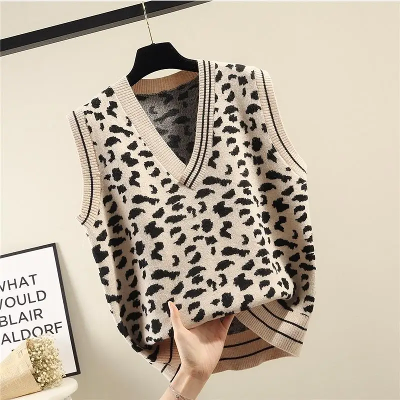 Autumn Women's Clothing New Loose Korean Version of The V-neck Pullover Vest Women's Vest 2021 Leopard Print Sweater Women Ins
Autumn Women's Clothing New Loose Korean Version of The V-neck Pullover Vest Women's Vest 2021 Leopard Print Sweater Women Ins