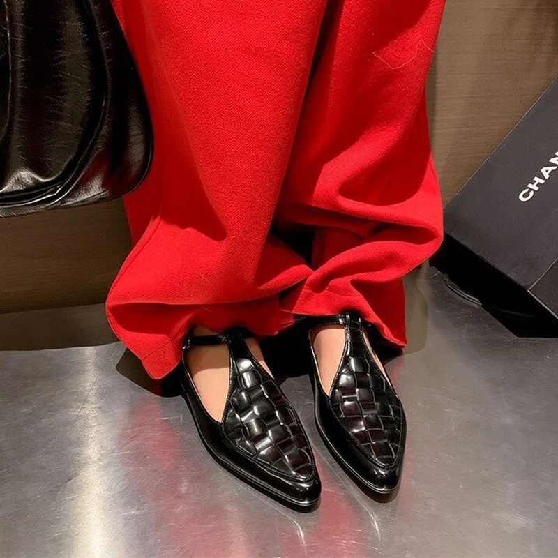 Женские босоножки из ПУ кожи, с острым носком, на платформе
Женские босоножки из ПУ кожи, с острым носком, на платформе