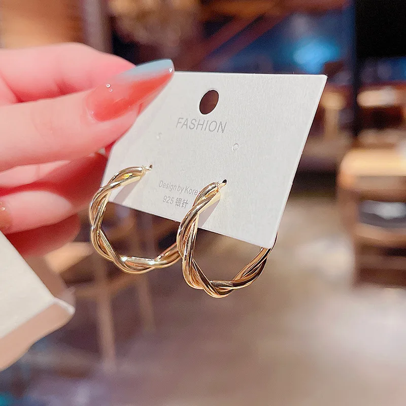 S925 Silvers Design Twist Circle Hoop Earrings Exquisite Simple Gold Color Earring Jewellery for Woman Wholesale New Users Bonus
S925 Silvers Design Twist Circle Hoop Earrings Exquisite Simple Gold Color Earring Jewellery for Woman Wholesale New Users Bonus