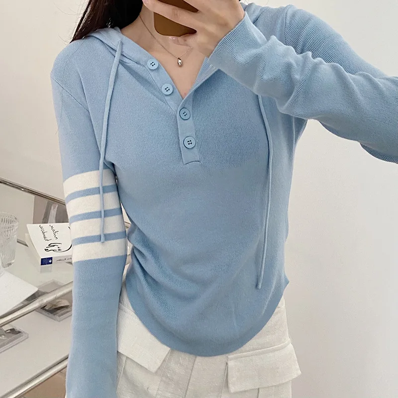 Spring and Summer 2023 New Tb Four-bar Hooded Top Women Slim Waist Curved Hem Pure Desire Wind Long Sleeve Sun Protection.
Spring and Summer 2023 New Tb Four-bar Hooded Top Women Slim Waist Curved Hem Pure Desire Wind Long Sleeve Sun Protection.