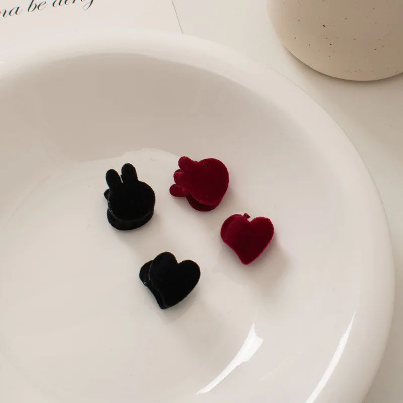 4Pcs/lot Red Black Velvet Heart Rabbit Small Hair Claws Sweet Mini Hair Clips Hairpins Lovely Women Girls Hair Accessories
4Pcs/lot Red Black Velvet Heart Rabbit Small Hair Claws Sweet Mini Hair Clips Hairpins Lovely Women Girls Hair Accessories