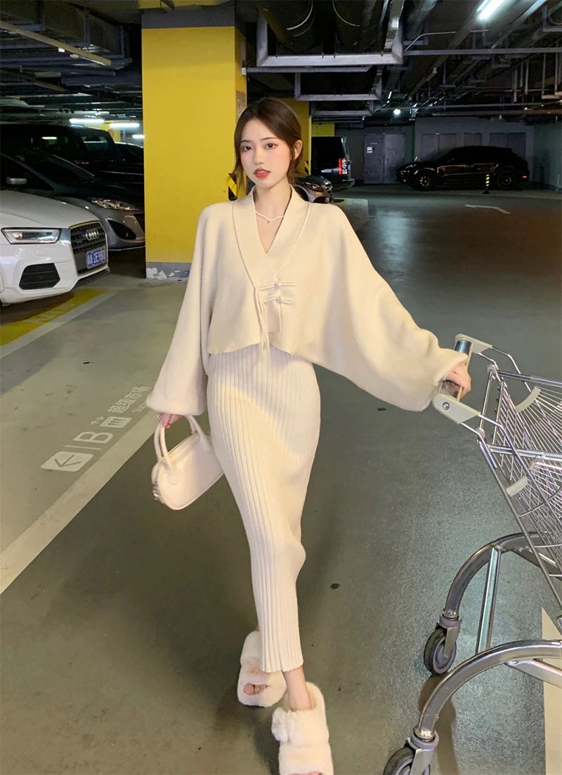 GWW0817 2022 new fashion two-piece suit French gentle long sleeve knitted cardigan long suspender dress
GWW0817 2022 new fashion two-piece suit French gentle long sleeve knitted cardigan long suspender dress