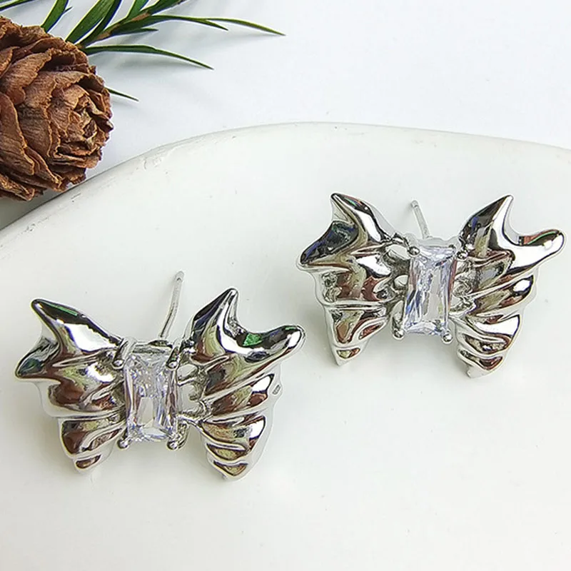 European and American Advanced Liquid Sweet Butterfly Earrings Female Exaggerated Temperament Earrings Cool Fashion Jewelry
European and American Advanced Liquid Sweet Butterfly Earrings Female Exaggerated Temperament Earrings Cool Fashion Jewelry