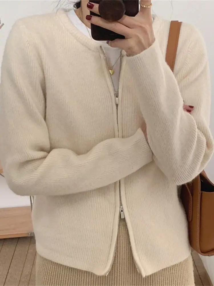 Alien Kitty Korean Knitwear Hot Women Sweaters Coats Soft New Minimalist OL Chic 2022 Autumn Office Lady Elegant High Quality
Alien Kitty Korean Knitwear Hot Women Sweaters Coats Soft New Minimalist OL Chic 2022 Autumn Office Lady Elegant High Quality
