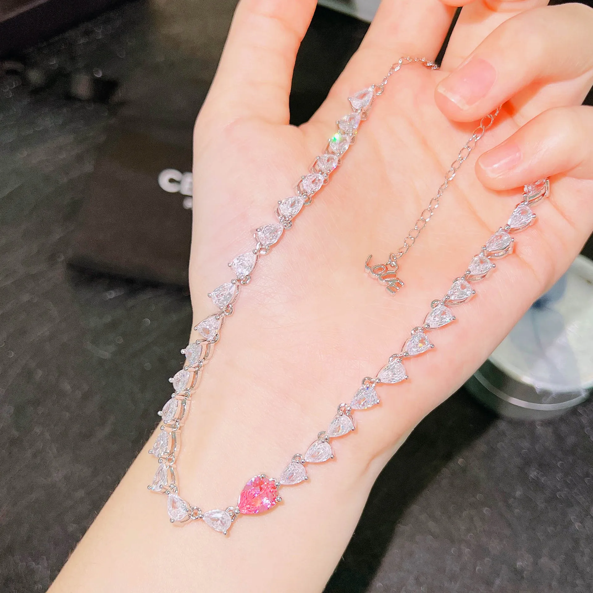 Luxury Simple Water Drop Imitated Diamond Necklaces Women's Design 2022 New Color Tourmaline Clavicle Chain Chocker Necklace
Luxury Simple Water Drop Imitated Diamond Necklaces Women's Design 2022 New Color Tourmaline Clavicle Chain Chocker Necklace
