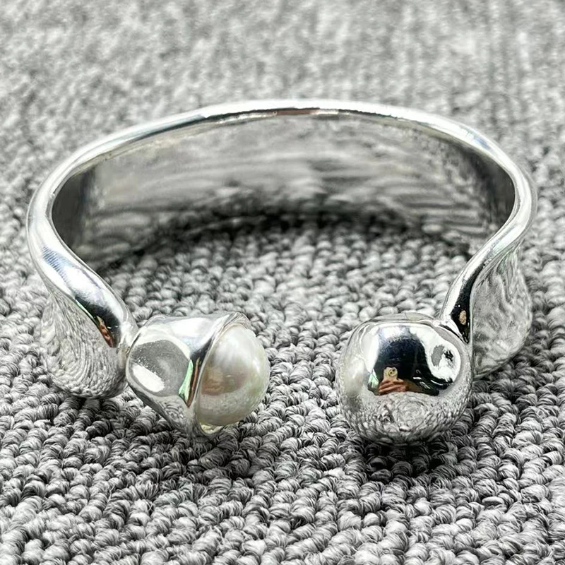 New Hot Sale Exquisite Fashion Electroplated 925 Silver Exquisite Multiple Beads Bracelet Button Bracelet Holiday Gift
New Hot Sale Exquisite Fashion Electroplated 925 Silver Exquisite Multiple Beads Bracelet Button Bracelet Holiday Gift