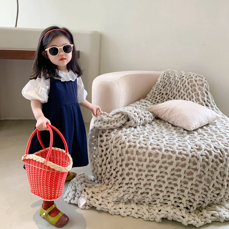 2022 children's clothing new style children's summer white lace shirt + suspender skirt two-piece set
2022 children's clothing new style children's summer white lace shirt + suspender skirt two-piece set