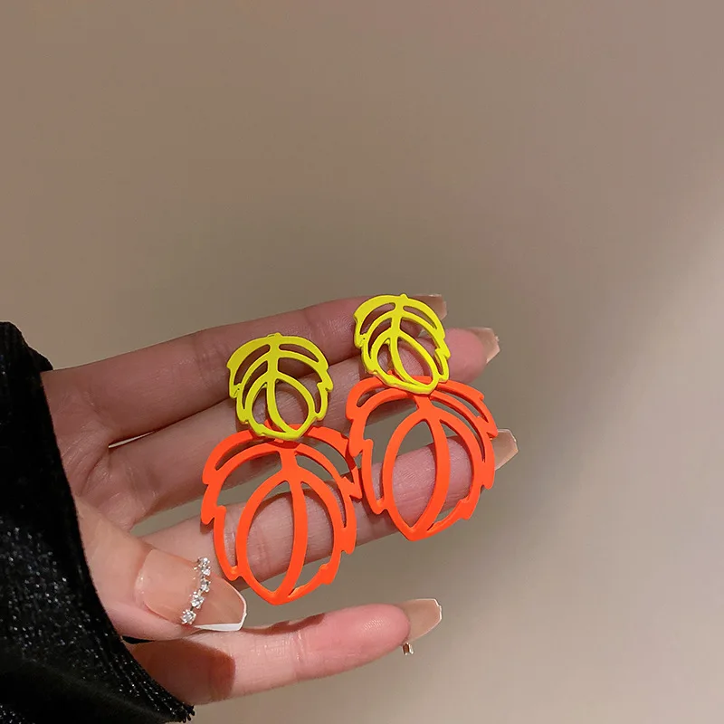 Hyperbole Hollow Out Leaves Drop Dangle Earrings for Women Ladies 2022 Contrasted Color Spray Leaf Earring Statement Jewellery
Hyperbole Hollow Out Leaves Drop Dangle Earrings for Women Ladies 2022 Contrasted Color Spray Leaf Earring Statement Jewellery