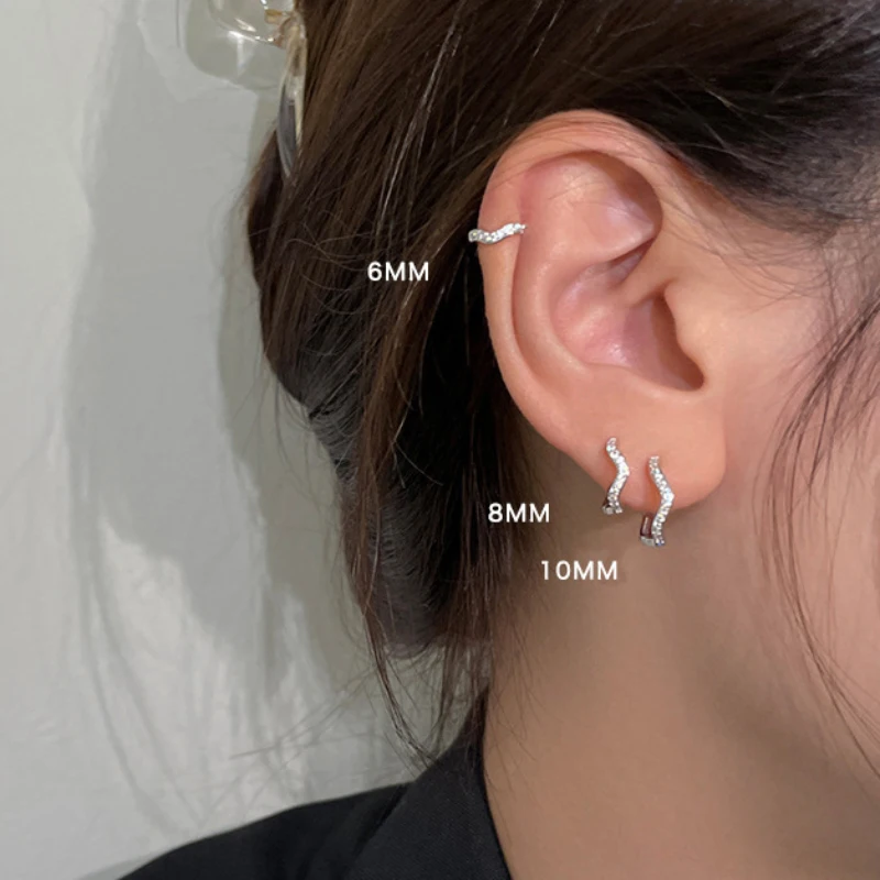 2pcs Ear Piercing Minimal Wave Hoop Earrings Crystal Zirconia Small Huggie Thin Cartilage Earring Piercing Jewelry 2023 New
2pcs Ear Piercing Minimal Wave Hoop Earrings Crystal Zirconia Small Huggie Thin Cartilage Earring Piercing Jewelry 2023 New