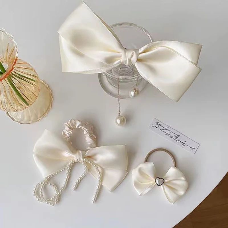 2022 Vintage Bow Pearl Hair Tie Flower Tie Ponytail White Head Rope Rubber Band Boutique Layers Luxury Girls Hair Accessories
2022 Vintage Bow Pearl Hair Tie Flower Tie Ponytail White Head Rope Rubber Band Boutique Layers Luxury Girls Hair Accessories