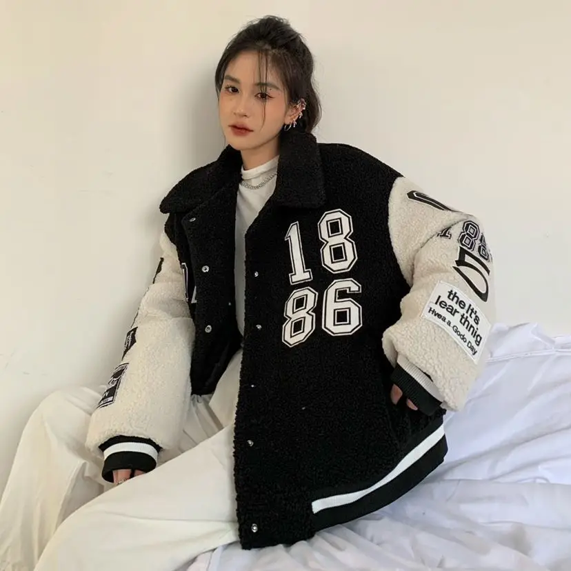 Autumn and winter cotton-padded jacket women's 2022 new Korean style color matching loose niche imitation lamb wool coat
Autumn and winter cotton-padded jacket women's 2022 new Korean style color matching loose niche imitation lamb wool coat