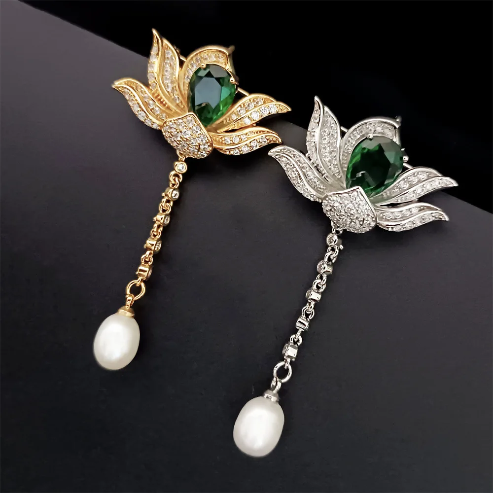 Exquisite Retro Freshwater Pearl Pendant Brooches Zircon Lotus Brooch Pin for Women Elegant High-grade Emerald Female Corsage
Exquisite Retro Freshwater Pearl Pendant Brooches Zircon Lotus Brooch Pin for Women Elegant High-grade Emerald Female Corsage
