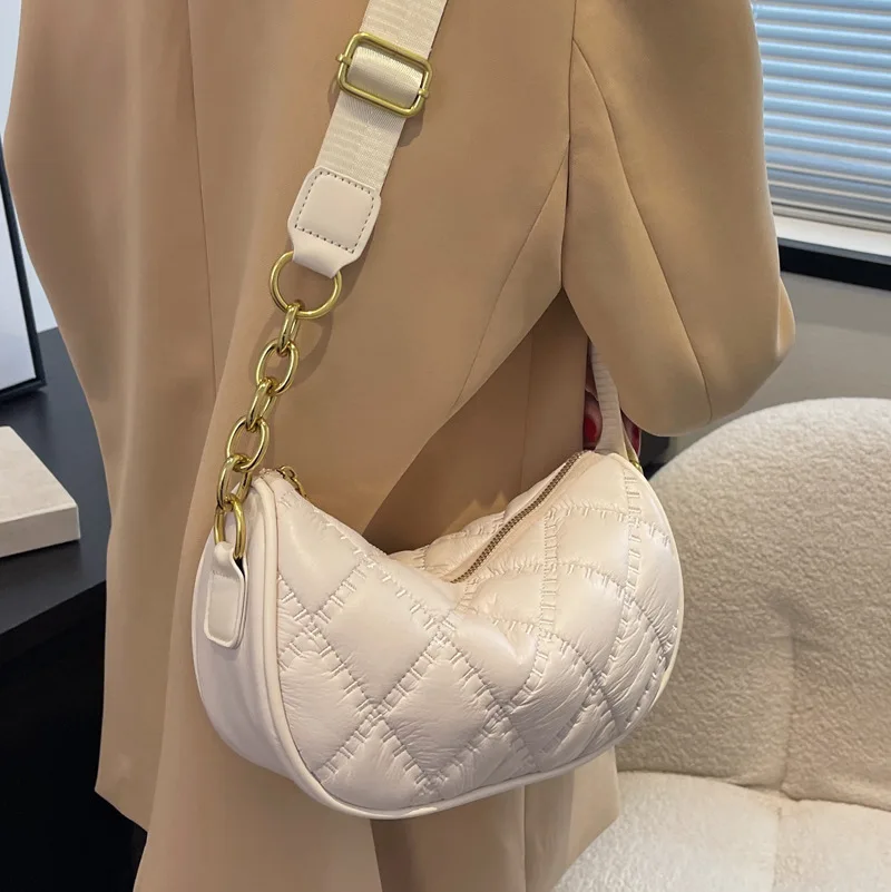 High-quality Rhombus Shoulder Bag Women's2022new Trendy Fashion Ladies All-match Texture Niche Broadband Messenger Bag Small Bag
High-quality Rhombus Shoulder Bag Women's2022new Trendy Fashion Ladies All-match Texture Niche Broadband Messenger Bag Small Bag