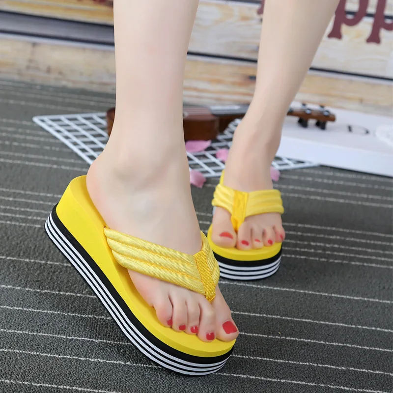 2022 New Summer Women Flip Flops Fashion Slope and Thick Sand Beach Slippers Candy Color Wedges Platform Indoor Outdoor Slippers 
2022 New Summer Women Flip Flops Fashion Slope and Thick Sand Beach Slippers Candy Color Wedges Platform Indoor Outdoor Slippers
