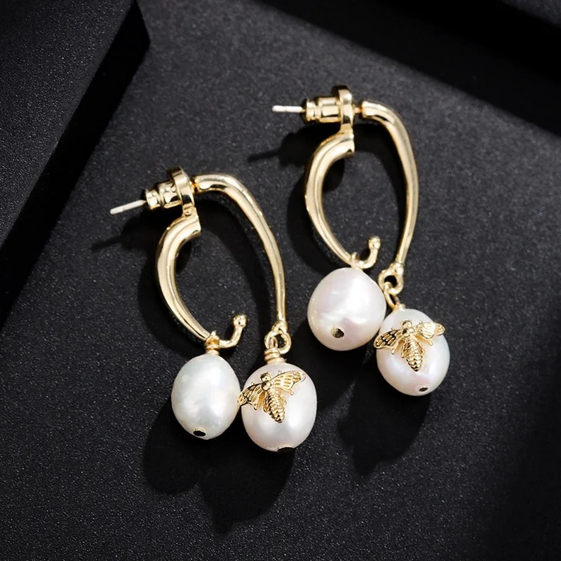 New Trend Wpmen S925 Silver Earring Bee Long Earring Lady Temperament Pearl Earring Daily Accessories Girls Party Jewelry Gifts
New Trend Wpmen S925 Silver Earring Bee Long Earring Lady Temperament Pearl Earring Daily Accessories Girls Party Jewelry Gifts