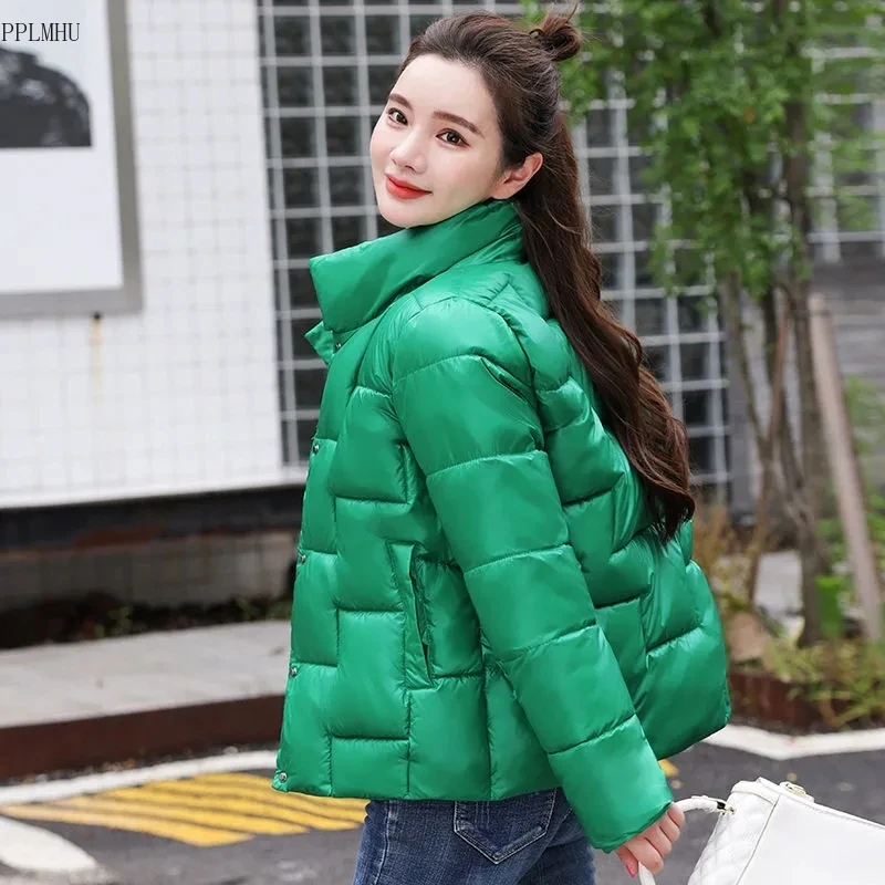 Korean Snow Wear Warm Winter Coat Elegant Stand Collar Long Sleeve Women Jacket Solid Cotton Padded Loose Thicken Short Parkas
Korean Snow Wear Warm Winter Coat Elegant Stand Collar Long Sleeve Women Jacket Solid Cotton Padded Loose Thicken Short Parkas