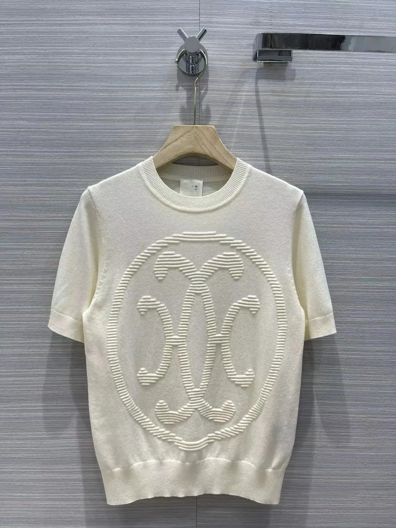 Fyion Fashion Runway 2022 Summer Casual Knit T-shirt Women Jacquard Short Sleeve Solid Hot Sale T-Shirts
Fyion Fashion Runway 2022 Summer Casual Knit T-shirt Women Jacquard Short Sleeve Solid Hot Sale T-Shirts