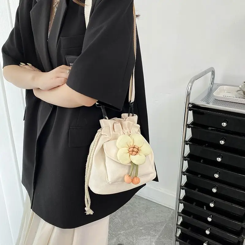 Small popular bag bag female Mori sweet beach canvas shoulder bag cute cute flower diagonal cross bucket bag
Small popular bag bag female Mori sweet beach canvas shoulder bag cute cute flower diagonal cross bucket bag