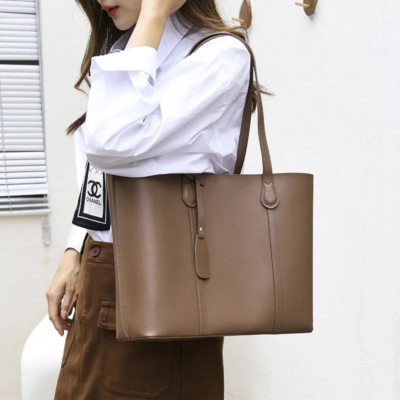Women Elegant Simple Fashion Tote Bag 2022 New Solid Color Large Capacity Retro Ladies Shoulder Bags Luxury Designer Handbags Cc
Women Elegant Simple Fashion Tote Bag 2022 New Solid Color Large Capacity Retro Ladies Shoulder Bags Luxury Designer Handbags Cc