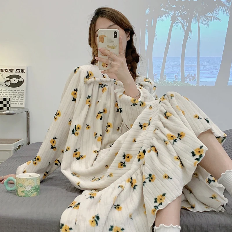 2023 Winter Long Sleeve Print Thick Warm Flannel Nightgowns for Women Loose Coral Velvet Sleepwear Night Dress Nightdress Nighty
2023 Winter Long Sleeve Print Thick Warm Flannel Nightgowns for Women Loose Coral Velvet Sleepwear Night Dress Nightdress Nighty